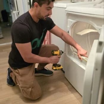 A specialist diagnoses the breakdown of the dryer